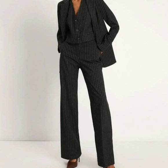 NEW Stylish suit with a perfect fit Italian brand - Picture 2 of 2